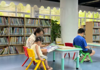 事件舆评 | 多地图书馆成暑期免费“托管班”？带娃难题究竟困住了谁
